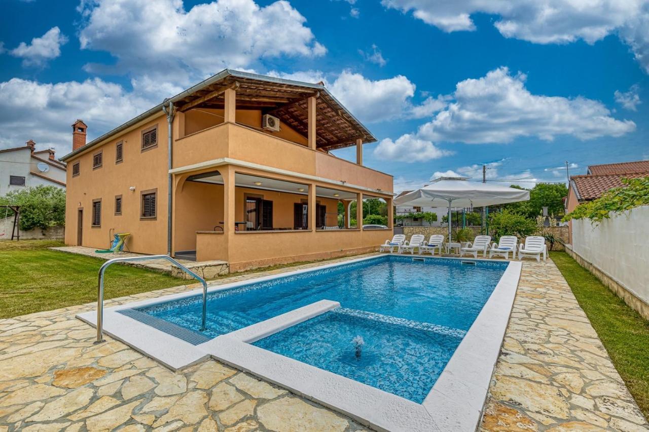 Emanuela With Private Pool Appartement Loborika Buitenkant foto