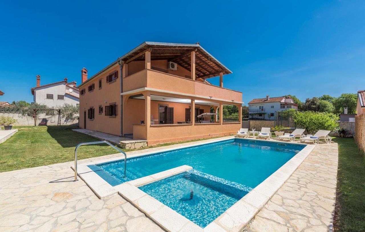 Emanuela With Private Pool Appartement Loborika Buitenkant foto